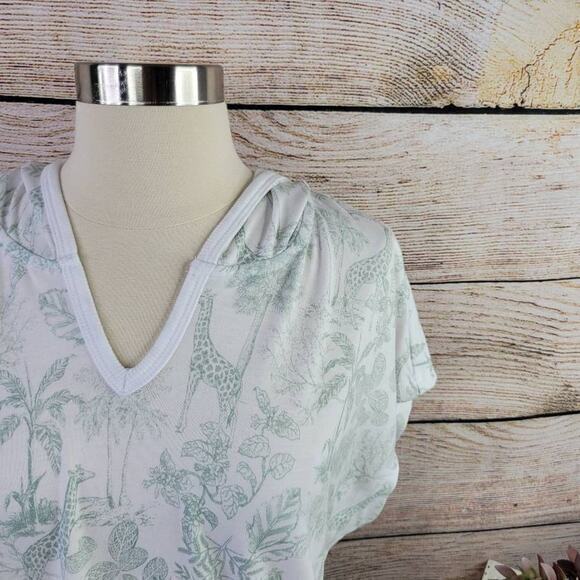 NWT Jane & Delancey Short Sleeve Kangaroo Pocket Giraffe Print Hoodie Small - Picture 2 of 9
